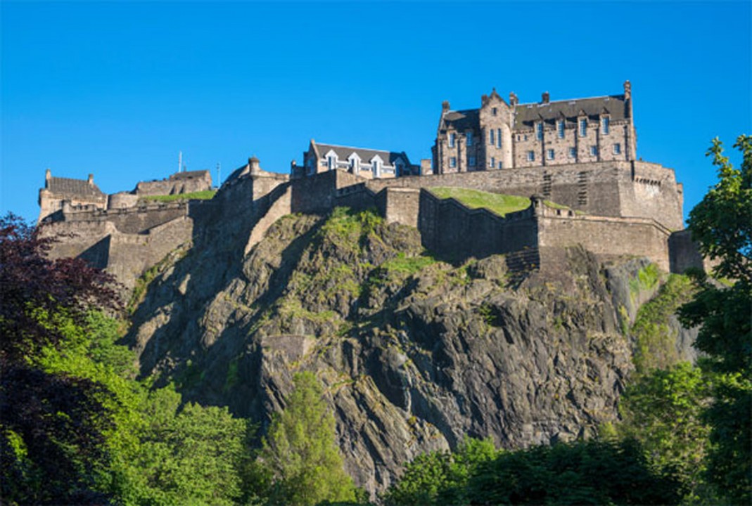 Edinburgh, Scotland – Edinburgh Castle and Royal Mile